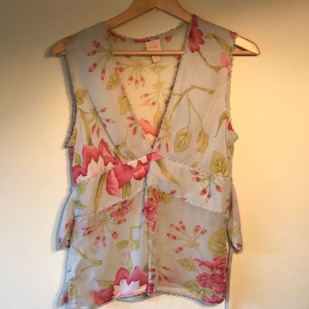 VINTAGE PLENTY FLORAL SLEEVELESS BLOUSE